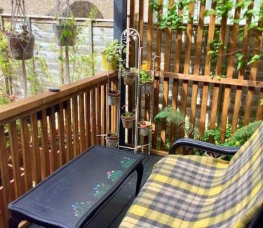 Leckhampton Chalet De Ski | The Snug in Cheltenham, Leckhampton - A Cosy & Unique Space