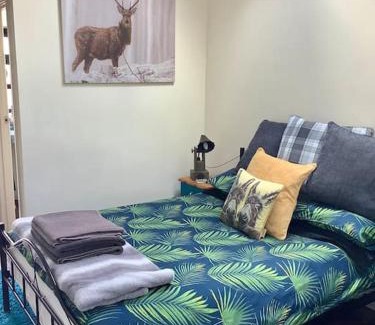 Leckhampton Chalet De Ski | The Snug in Cheltenham, Leckhampton - A Cosy & Unique Space