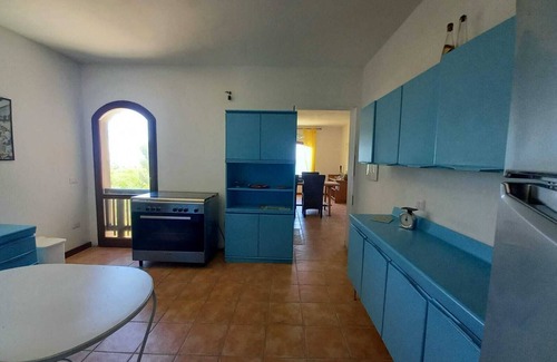 Sa Rocca Tunda Villa | Le bruit de la mer. Maison sur la plage, entourée de verdure, en Sardaigne.