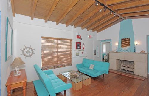 West Avenue Maison | The South Beach Party House - Large Groups - Walk to Everything!