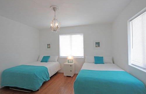 West Avenue Maison | The South Beach Party House - Large Groups - Walk to Everything!