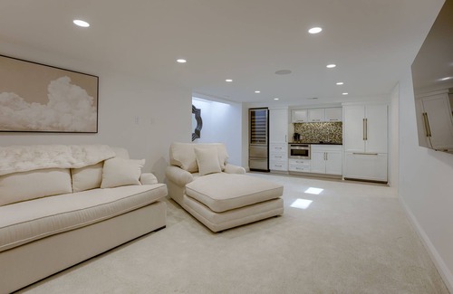 Gretna Maison | The South House in Gretna, NE - 5 bedrooms