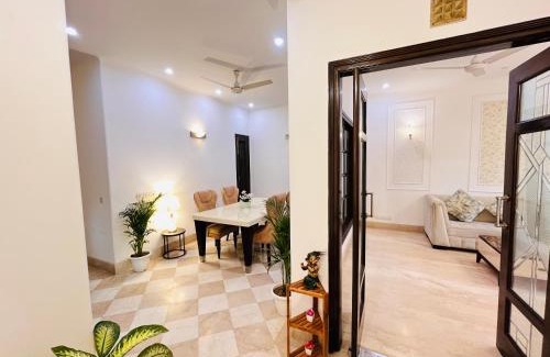 New Delhi Hôtel | The South Manor Residency Near AIIMS Hospital New Delhi