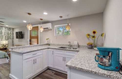 Hollywood Park Maison | The Southtown Hummingbird Haus