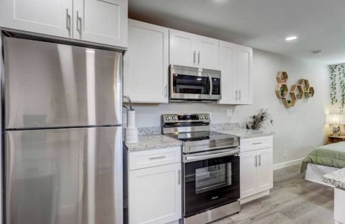 Hollywood Park Maison | The Southtown Hummingbird Haus
