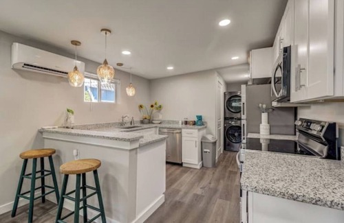 Hollywood Park Maison | The Southtown Hummingbird Haus