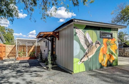 Hollywood Park Maison | The Southtown Hummingbird Haus