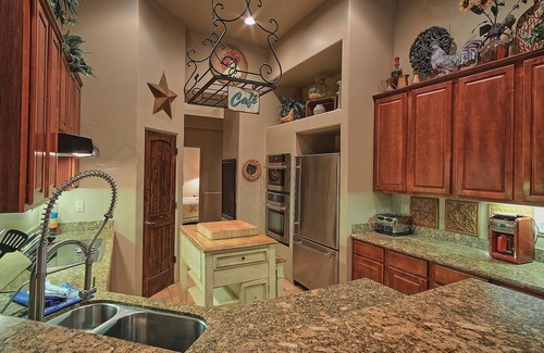 Canyon Ridge Estates Maison | GRANDE MAISON PRIVÉE - VUES - PISCINE CHAUFFANTE - 2 BAIGNOIRES PRIVÉES - 21-25 ANS