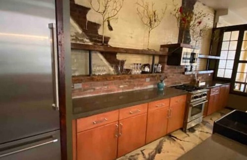 Central Northside Appartement | "The Spa Room" Renovated Flashlight Factory