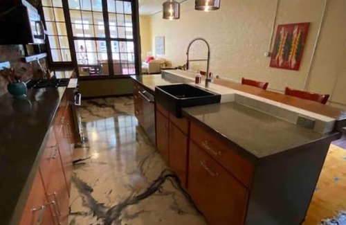 Central Northside Appartement | "The Spa Room" Renovated Flashlight Factory