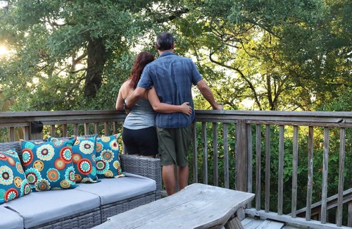 Brenham Cabine | The Spa Vista Private Log Cabin at Scenic Hill Retreat with Hot Tub and Moon Tower