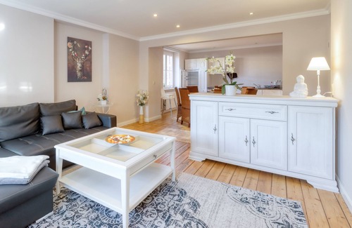 Neinstedt Appartement | The spacious vacation apartment for 9 people is ideal for excursions.