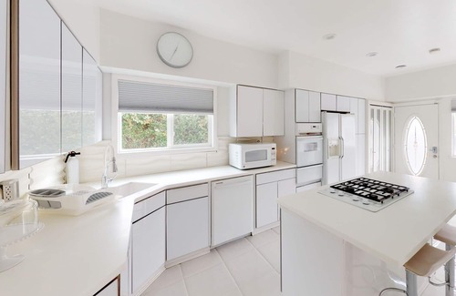 Amityville Maison | La spacieuse maison blanche