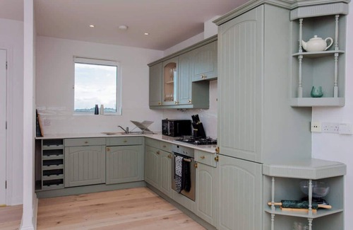 Coppetts Appartement | The Sparkford Gardens - Lovely 2BDR with Balcony