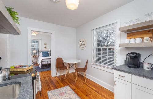 Staunton Cottage | "The Sparrow" at Historic Downtown Staunton