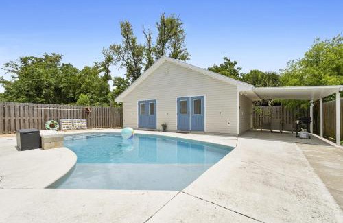 Lynn Haven Maison | The Splash Pad Sleeps 13 w Pool Patio and Garage