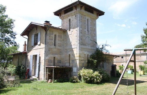 Macau Maison | La tour carrée au bord du fleuve entre Bordeaux et Margaux