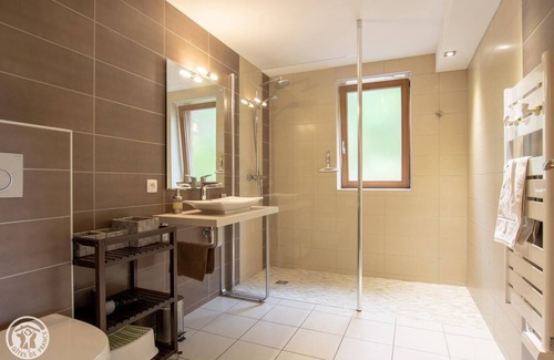 Taninges Appartement | Le Chalet du Pic Gîte Cosy au calme, SPA privatif et fitness
