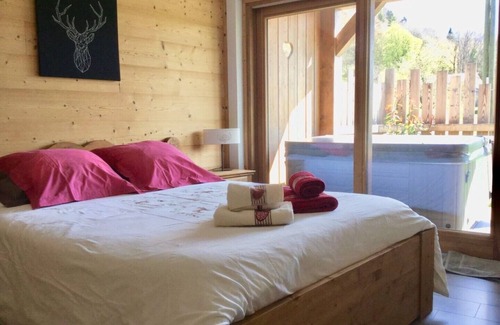 Taninges Appartement | Le Chalet du Pic Gîte Cosy au calme, SPA privatif et fitness