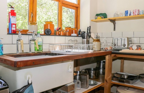 Roos Cottage | LES STABLES, les animaux de compagnie, avec feu ouvert à Roos, Ref 984481