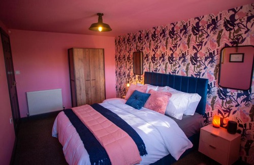 Rudston Appartement | The Stables - Quirky one bed holiday home with wood fired hot tub