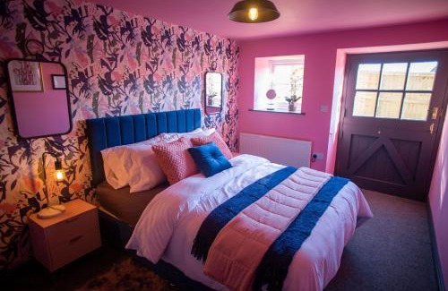 Rudston Appartement | The Stables - Quirky one bed holiday home with wood fired hot tub