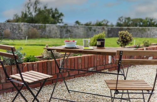 Roscoe Maison | 'The Stables' (Tigh Mary)