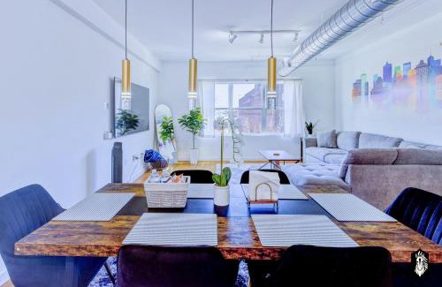 Downtown Memphis Appartement | The Stallion #301 - Walk to attractions, Modern Luxe Loft in Downtown Memphis with free covered gated parking