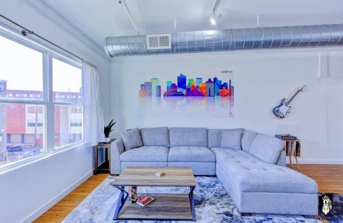 Downtown Memphis Appartement | The Stallion #301 - Walk to attractions, Modern Luxe Loft in Downtown Memphis with free covered gated parking