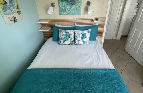 Pass-a-Grille Maison | The StarFish Bungalow 1B/1B