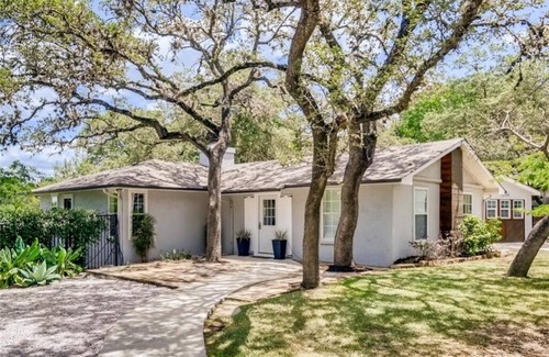 Yacht Harbor Maison | The Stewart House- Private Pool and Lake Access