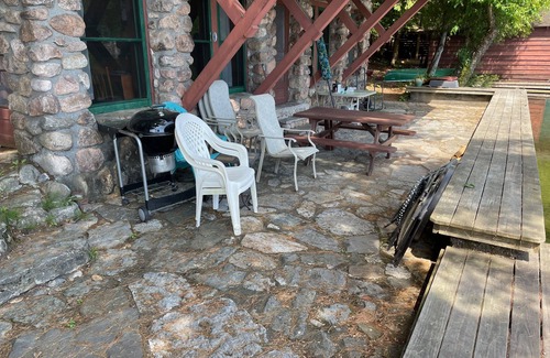 Star Lake Cottage | The Stone House: A Quiet, Sweet, au bord du lac de répit
