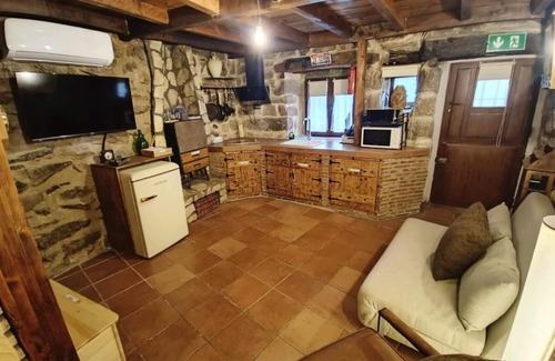 Navaluenga Maison | THE STONE HOUSE