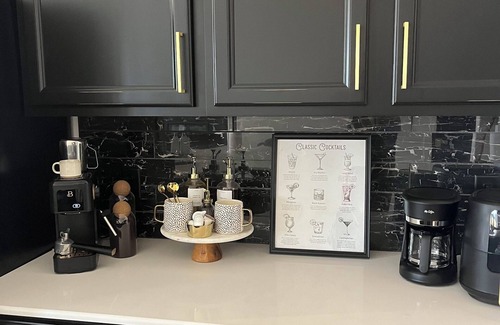 Barling Maison | The Stone House - near ACHE, Fort Chaffee, and Mercy Hospital