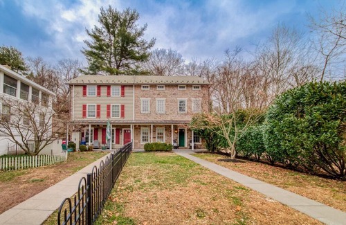 Stockton Maison | The Stone House on Main Street