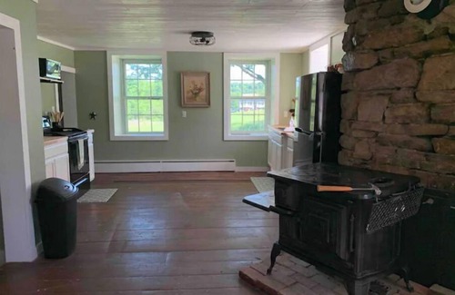Lewistown Maison | The Stone House