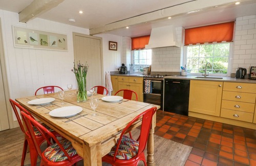 Oakworth Maison | THE STONE MASONS HOUSE, pet friendly, with hot tub in Oakworth