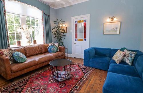 Oakworth Maison | THE STONE MASONS HOUSE, pet friendly, with hot tub in Oakworth