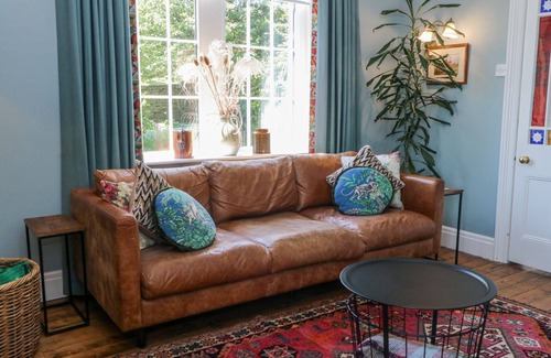 Oakworth Maison | THE STONE MASONS HOUSE, pet friendly, with hot tub in Oakworth