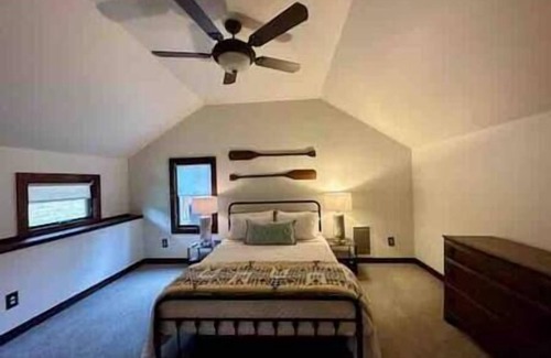 Lake Mohawk Maison | The Stonefire Cabin!
