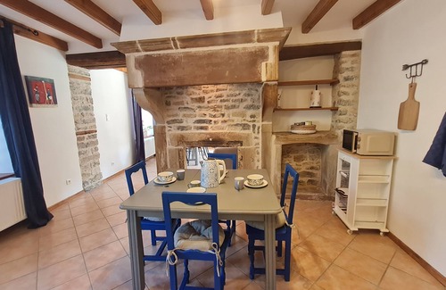 Oelleville Maison | The Stones of Happiness. Vacation with family and friends in our village house.