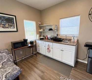 Clairemont Mesa West Appartement | The studio apartment in Clairemont - New AC unit