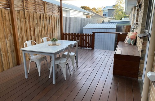 Mordialloc Maison | The stylish Mordi Gem with alfresco deck! 5 min walk- beach, restaurants, shops