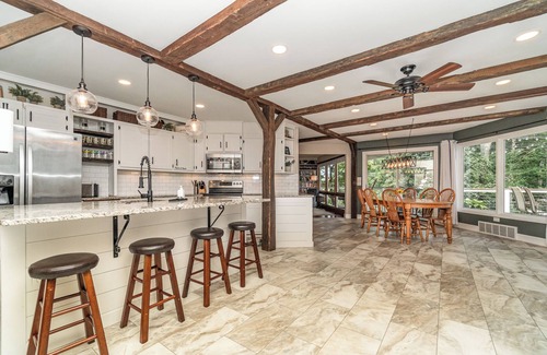 Dillsburg Maison | The Summit: 6 bed, 5 bath, sleeps 16 with fantastic views and room for everybody