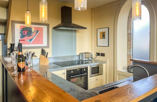 Middlemarsh Maison | The Sunday Schoolroom