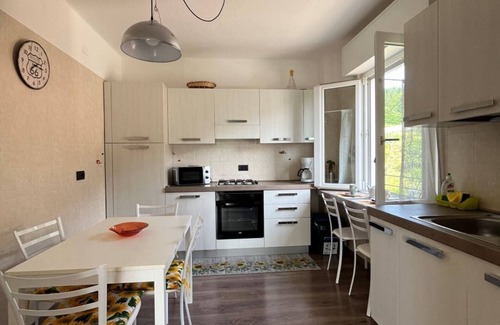 Ronzo-Chienis Appartement | Appartement "The Sunflower". Détendez-vous dans les montagnes près du lac de Garde