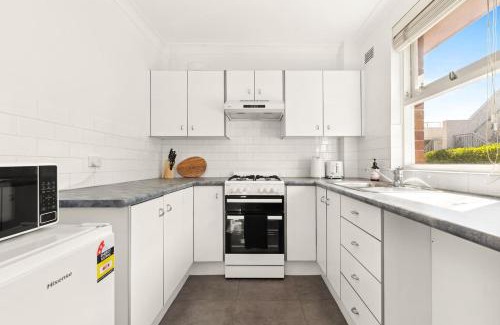 Mosman Appartement | The Sunlit Fern - Minutes from Dining & Coastline