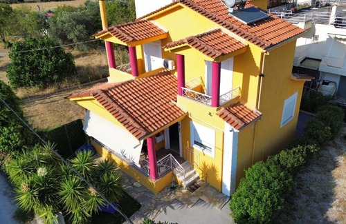 Nees Pagases Maison | The Sunny House