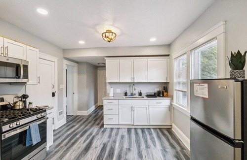 Cleveland Appartement | The Sunroom Apartment 2plus2 West Cleveland