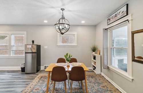 Cleveland Appartement | The Sunroom Apartment 2plus2 West Cleveland